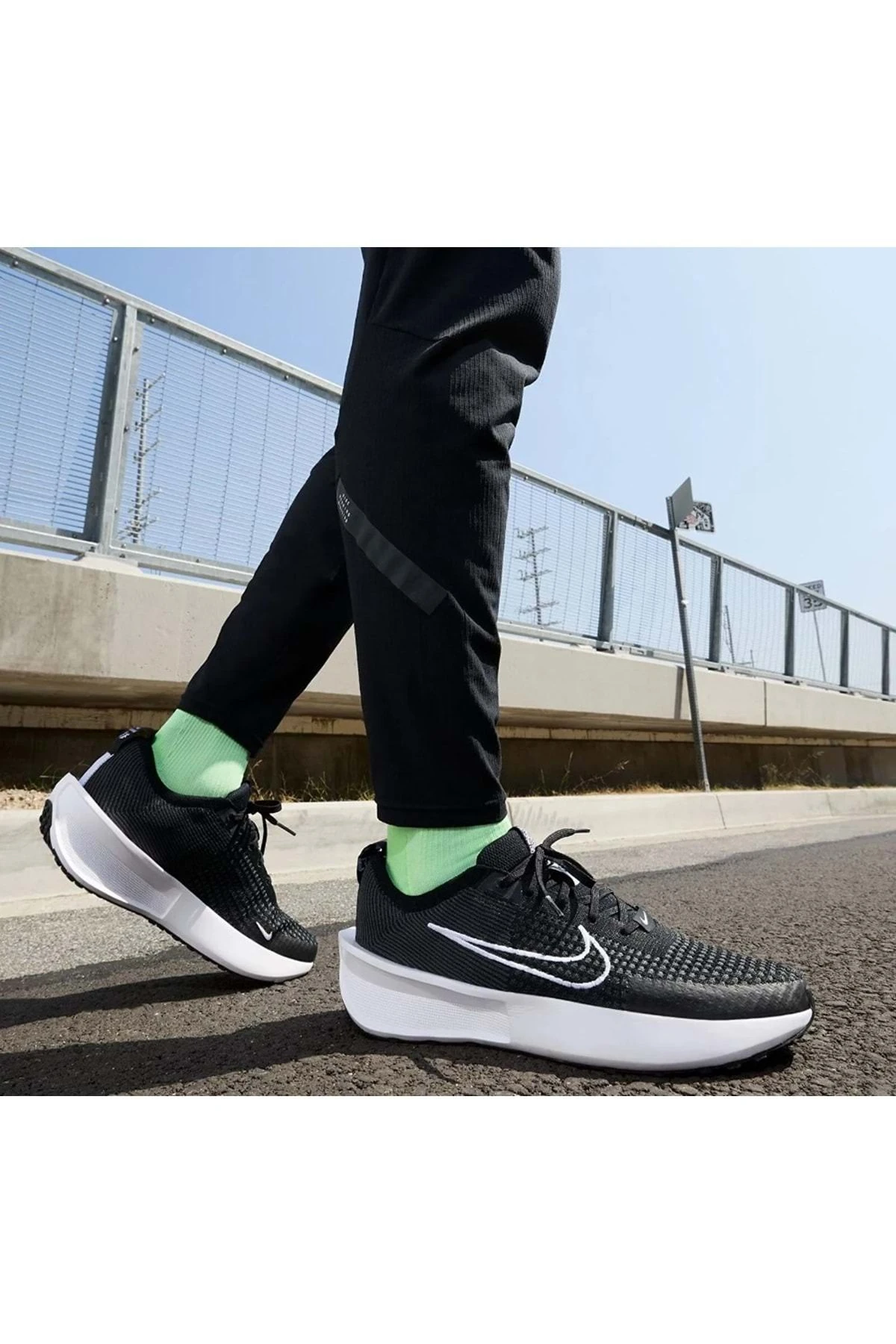 Nike Fd2291-001 Interact Run Erkek Spor Ayakkabı Siyah-beyaz Siyah-Sarı